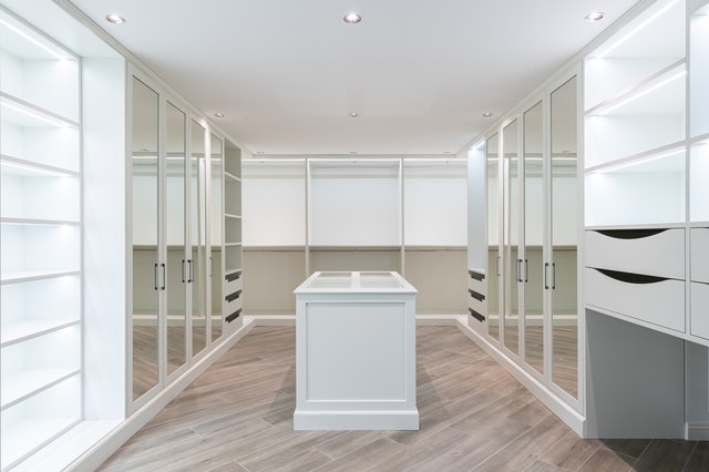 What are the benefits of sliding mirror wardrobe doors